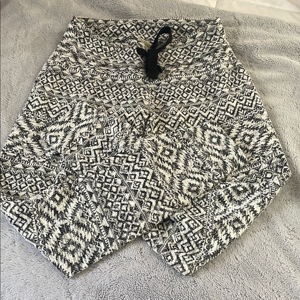 Balance Collection Black and White Patterned Yoga/exercise Legging